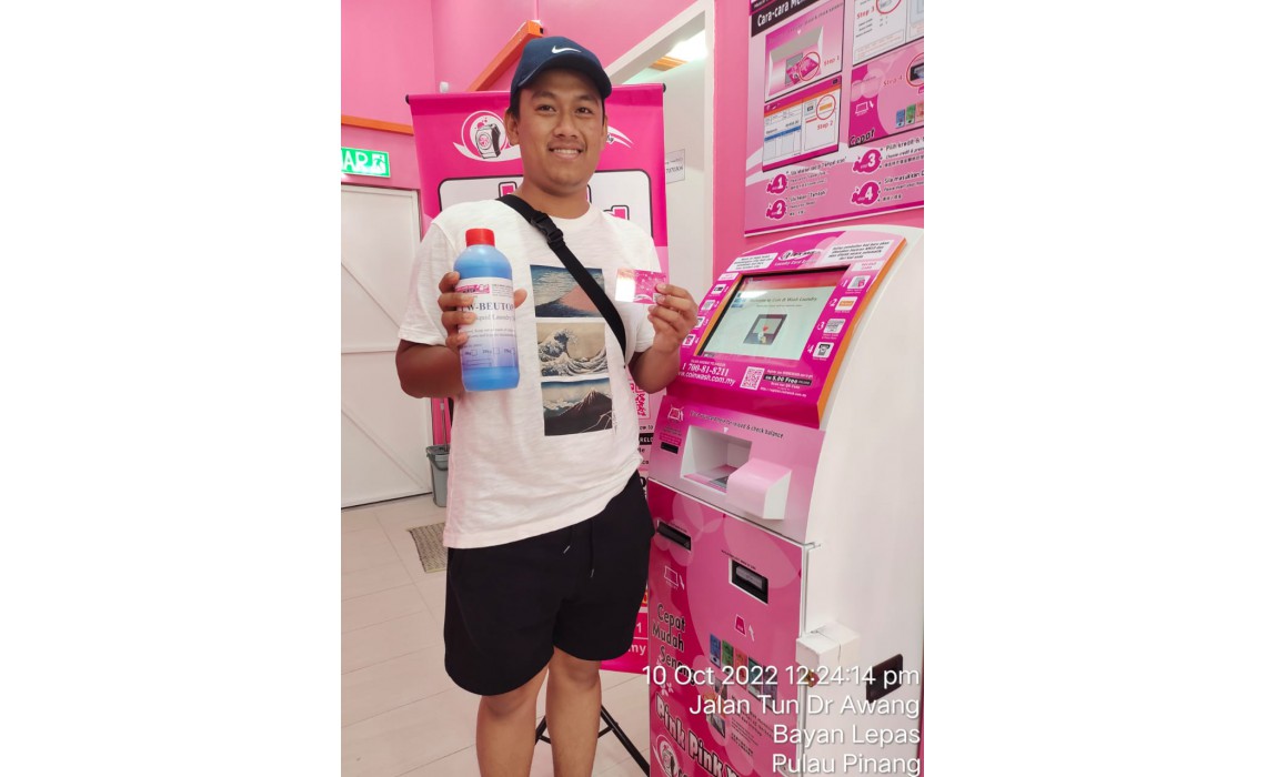 Pelanggan beli kad dapat free gift  sempena pembukaaan cawagan baru Coin & Wash Cawangan The Amerene 